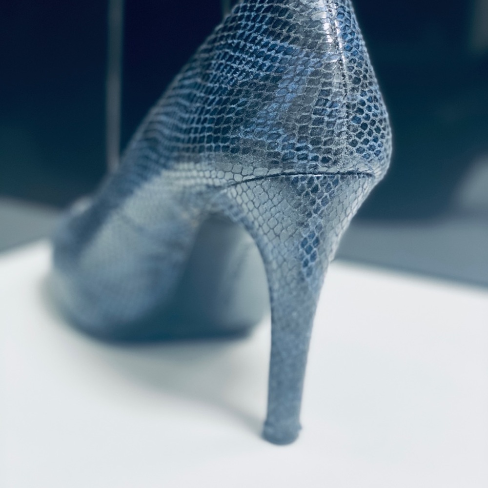Bandolino Navy Snakeskin Pumps